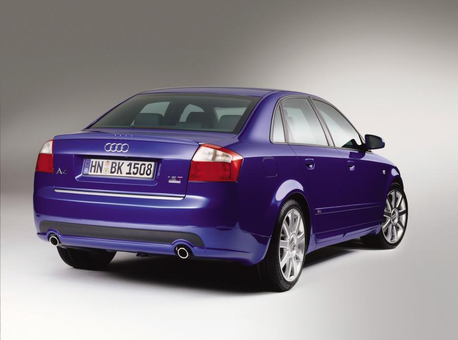  Audi A4 1.8T S-Line Sedan (B6,8E) 2001 года  (фото 2 из 3)